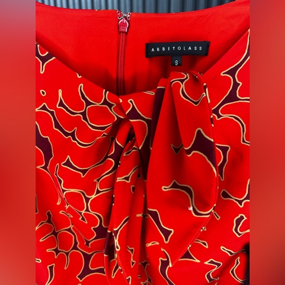 Women’s Designer Abbey Glass Red Poly Blend Geometric Bow MIDI Dress Size Small - Picture 3 of 8